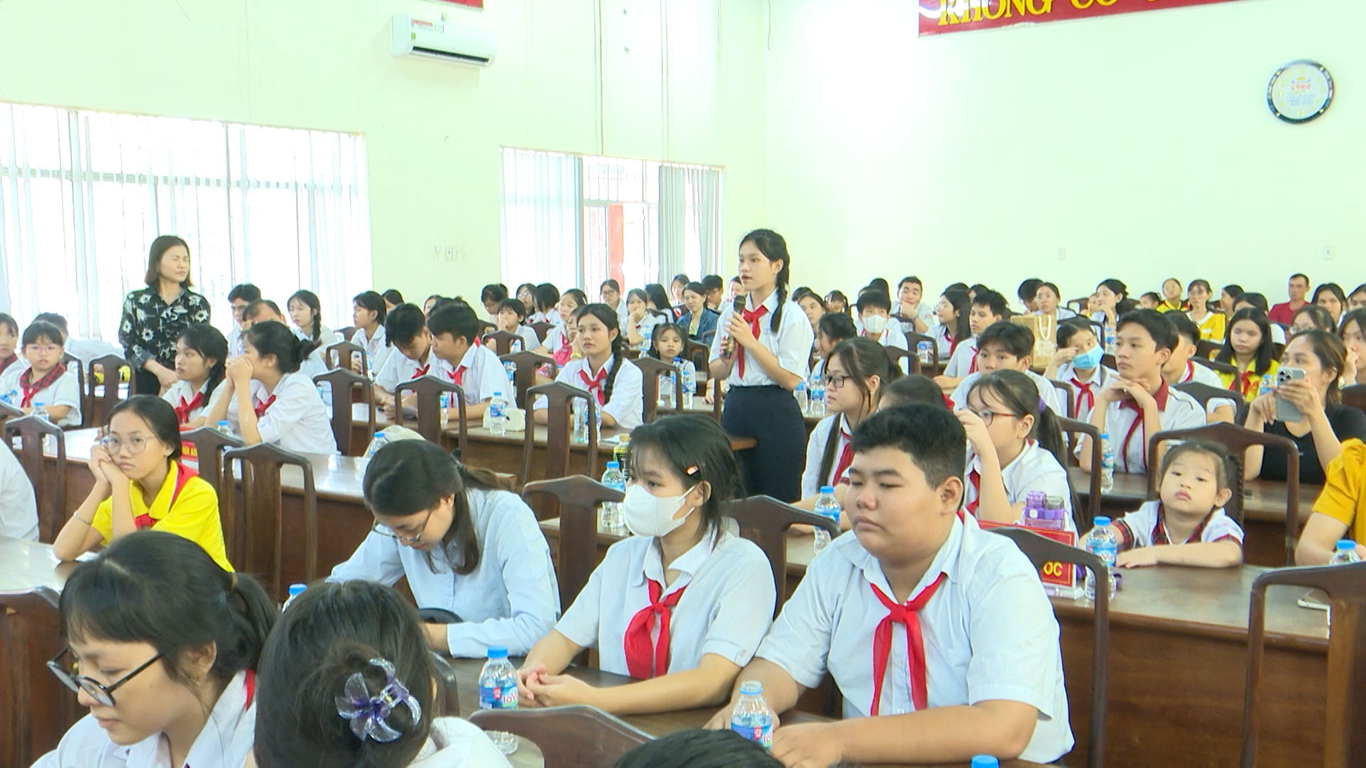 DIEN DAN TRE EM HUYEN LONG THANH NAM 2024.mp4.00_00_38_15.Still001.jpg