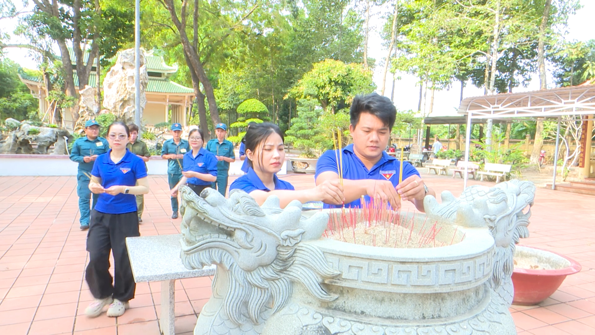 FILE 02 GIAO DUC TINH THAN YEU NUOC.mp4.00_00_32_23.Still001.jpg