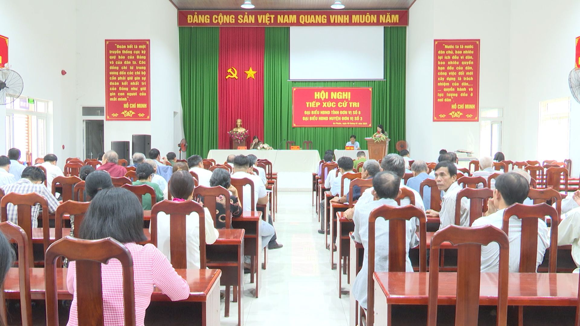 HĐND TINH TIEP XUC CU TRI XA AN PHUOC TAM AN.mp4.00_00_05_21.Still001.jpg.00_00_05_21.Still001.jpg
