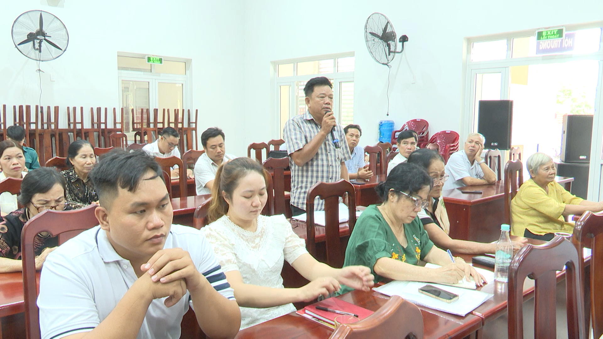 HĐND TINH TIEP XUC CU TRI XA AN PHUOC TAM AN.mp4.00_00_45_00.Still002.jpg.00_00_45_00.Still001.jpg
