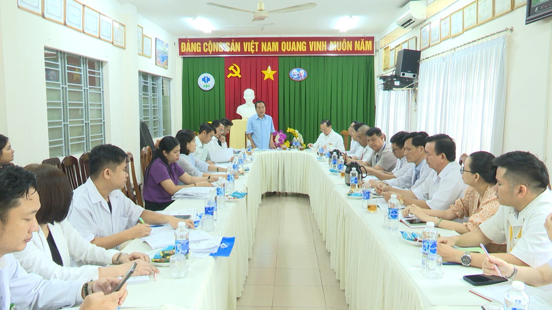 KIEM TRA VIEC THUC HIEN NGHI QUYET TAI BENH VIEN DK LONG THANH.mp4.00_00_49_12.Still001.jpg