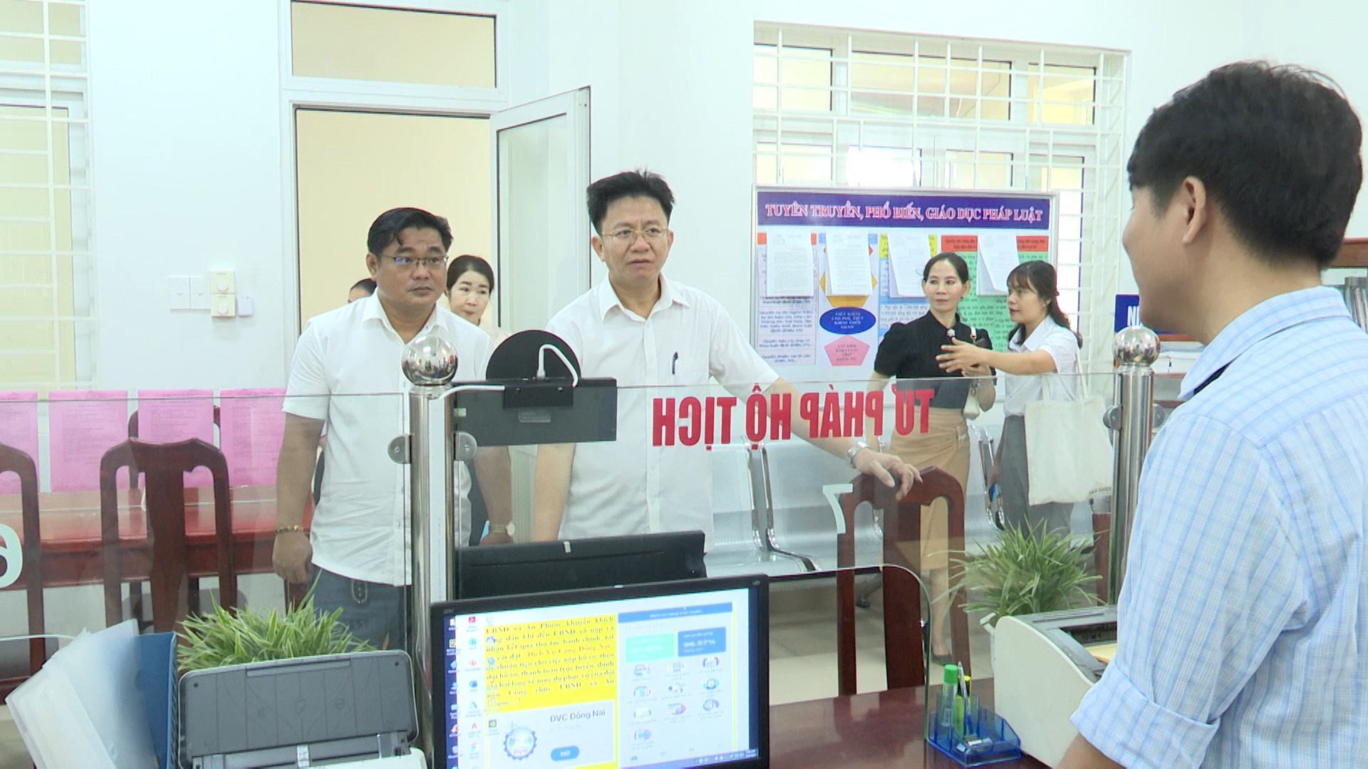 LE RA MAT MO HINH CHINH QUYEN THAN THIEN XA AN PHUOC.mp4.00_02_35_23.Still001.jpg
