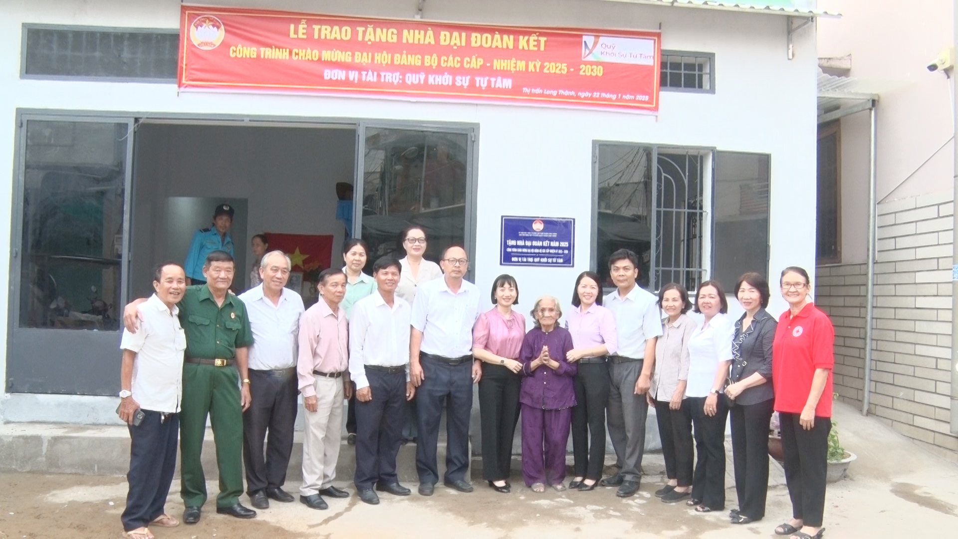 UBMTTQVN HUYEN LONG THANH BAN GIAO 5 CAN NHA TINH THUONG.mp4.00_00_39_24.Still001.jpg