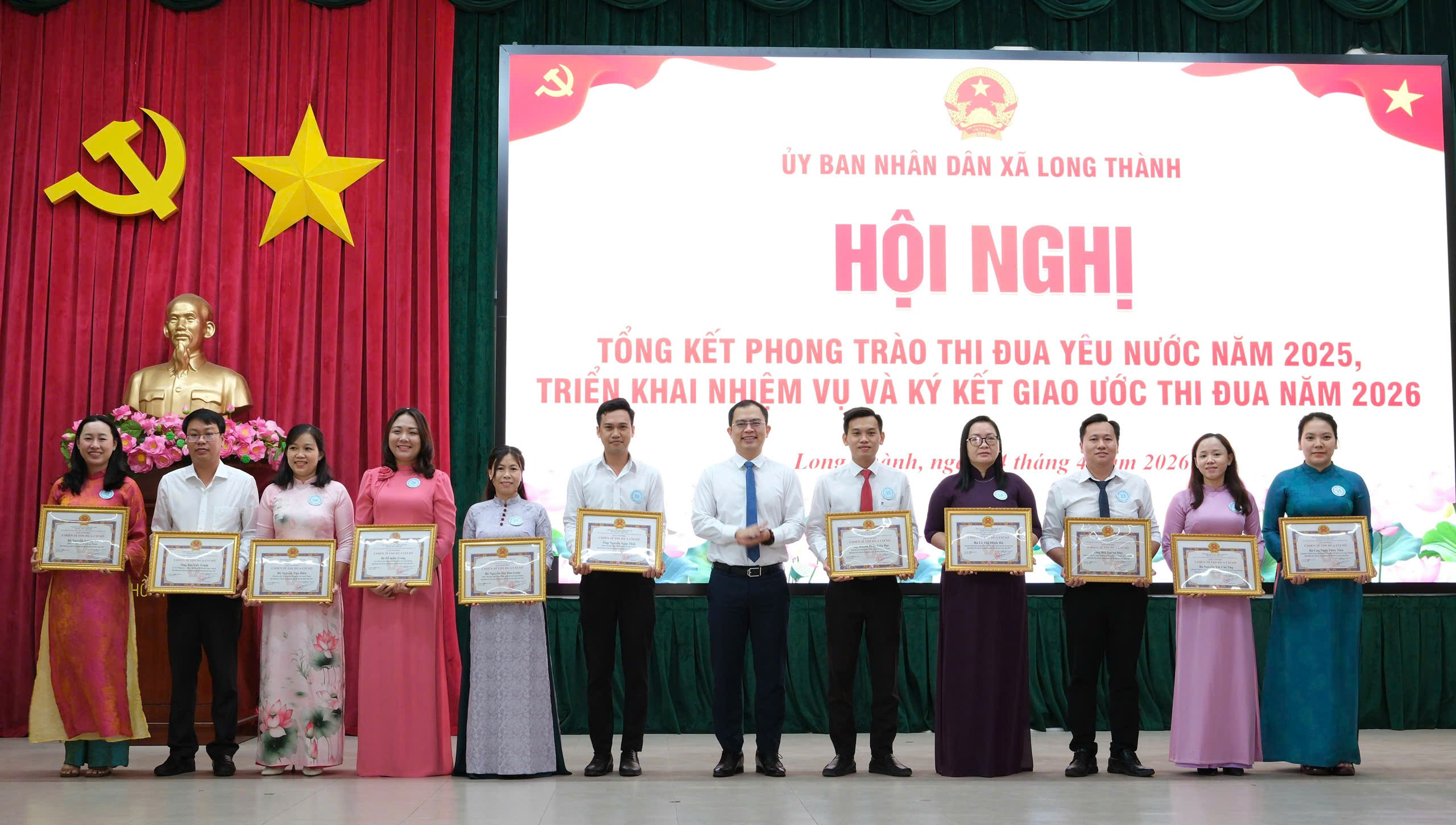 Hoi nghi thi dua yeu nuoc